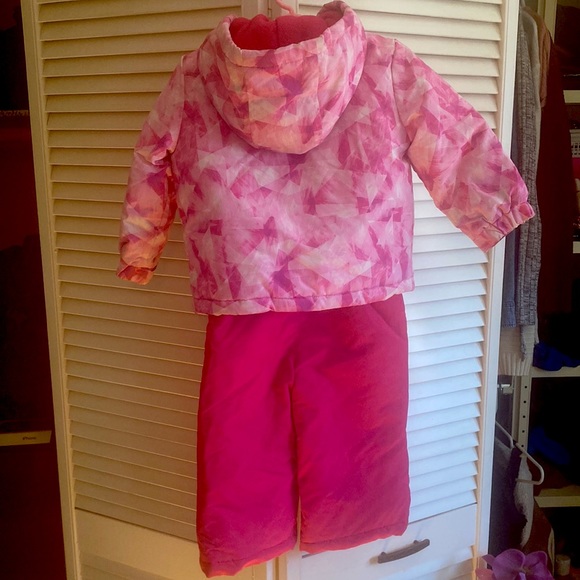 Joe Fresh Girls snowsuit in hot pink size 18 months-24m *like new* condition. - Picture 4 of 4